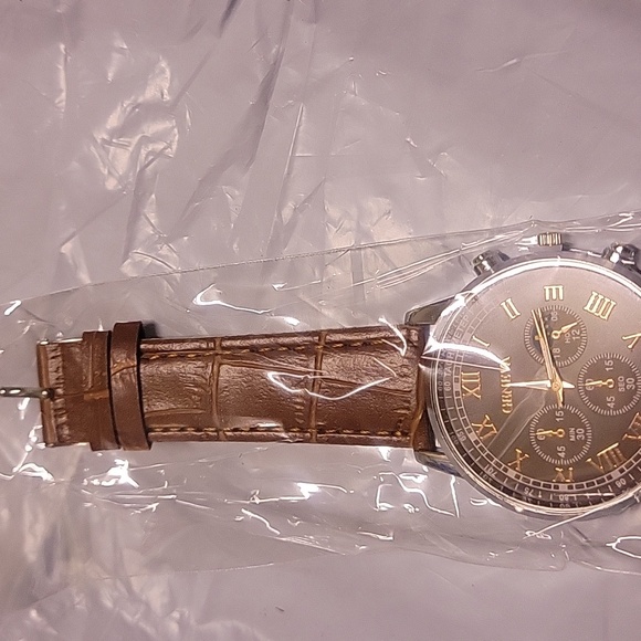 Geneva Brown Chronograph men's Leather Strap Watch. Never opened. NEW in Package - Picture 3 of 5